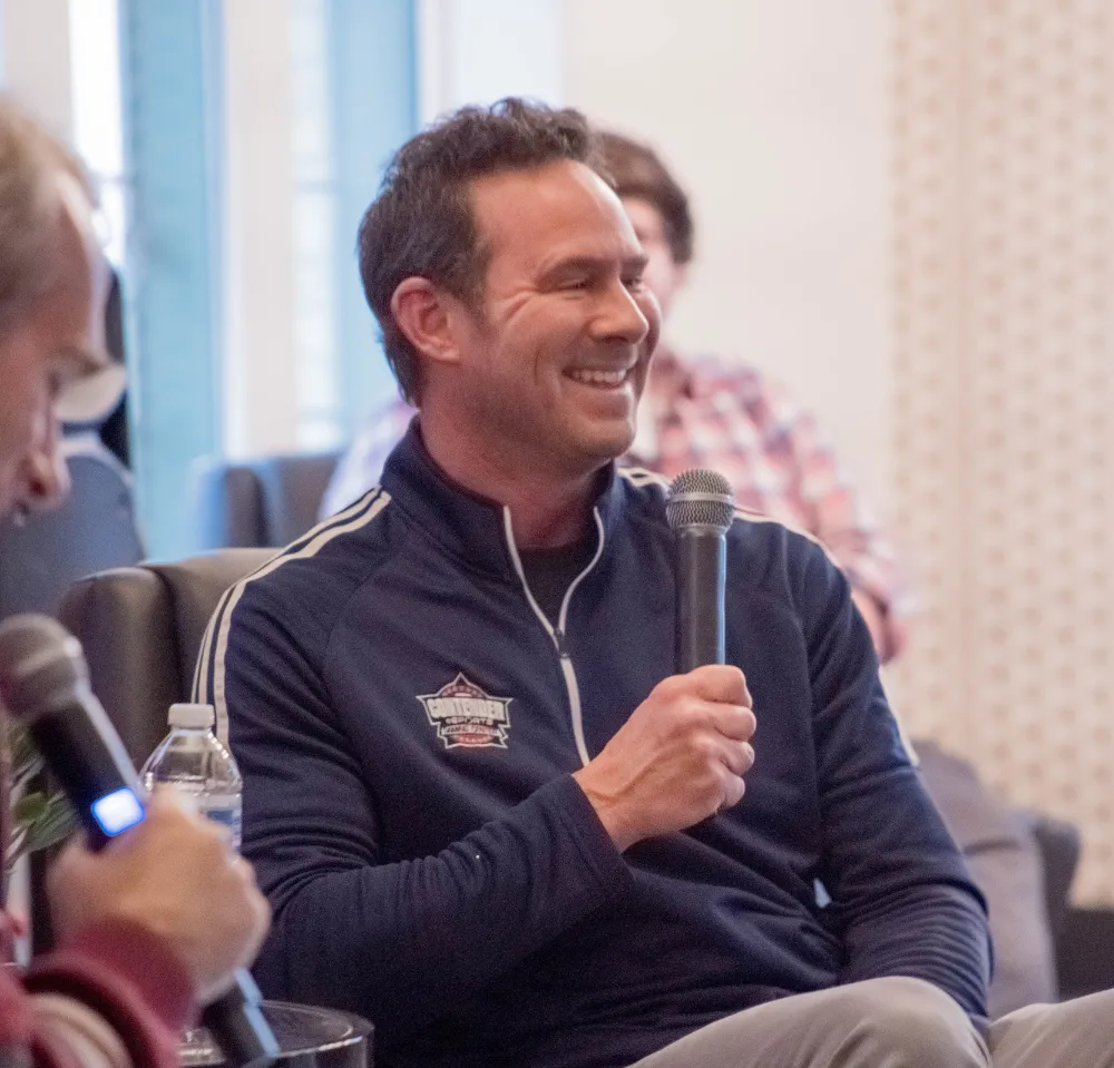 Brett Payne advising founders at an event